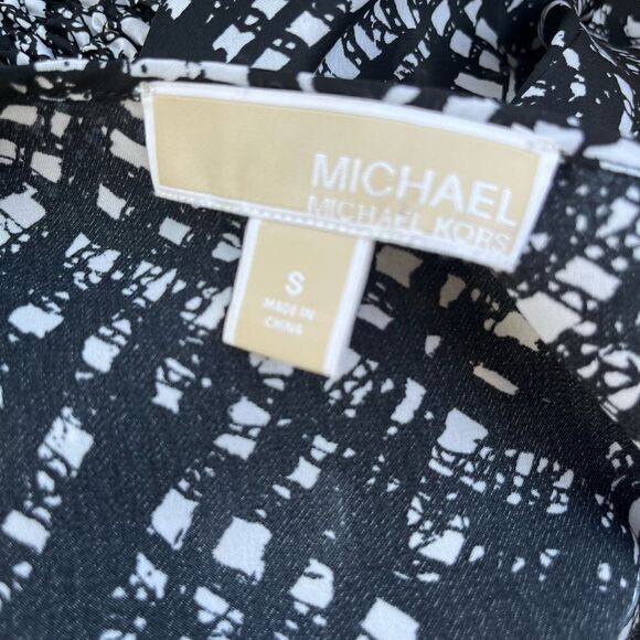 Michael Michael Kors black/white patterned top with smocked bottom hem, size S - Picture 6 of 6